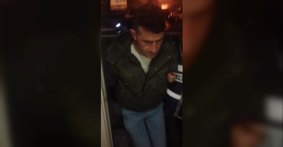 İnşaatta sopayla dövdükleri genci kameraya çeken 2 şahıs yakalandı