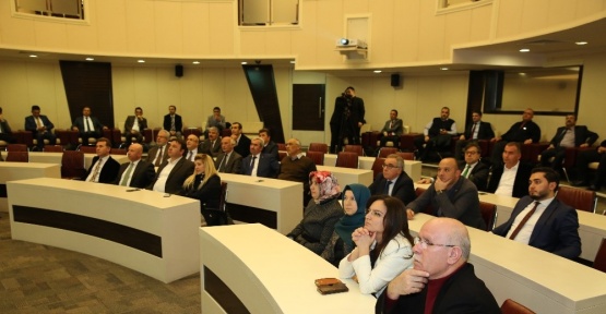 Başkan Çolakbayrakdar, 2017 projelerini meclis üyelerine anlatta