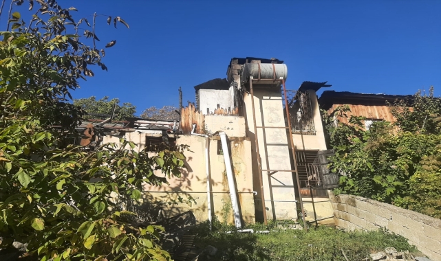 Mersin'de evde çıkan yangında 2 kişi öldü, 4 kişi yaralandı