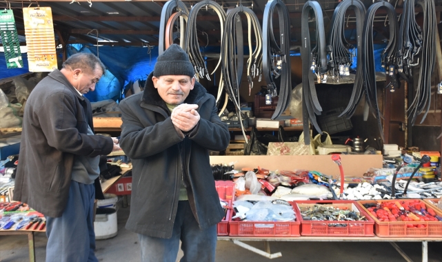 Niğde'de işportacılar, soğukta ekmek mücadelesi veriyor