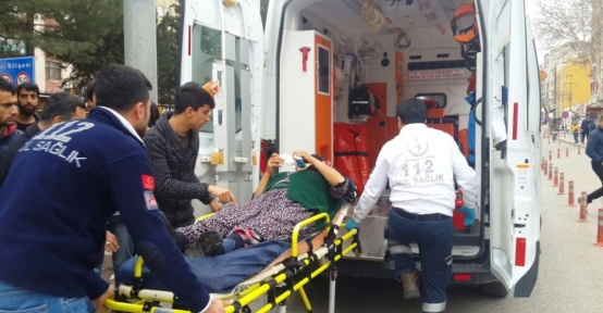 Motosiklet yayaya çarptı