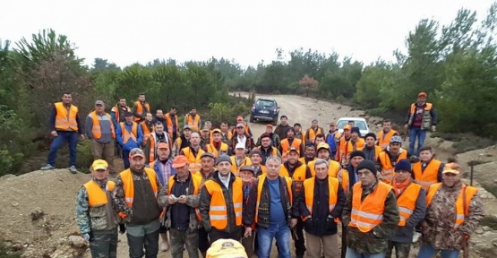 Lapsekili avcılardan özçekimli kapanış