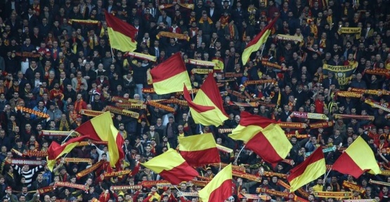 Bakan Tüfenkci, Evkur Yeni Malatyaspor’un ataklarında büyük heyecan yaşadı