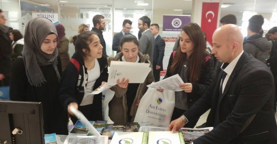 Düzce Üniversitesi üniversiteler fuarında öğrencilerle buluştu