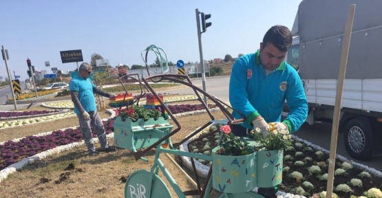 Alanya Belediyesi, kavşak ve refüjlere bisiklet objesi yerleştirdi