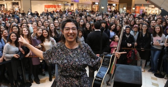 Kalben İzmir'de aşk dolu konser verdi
