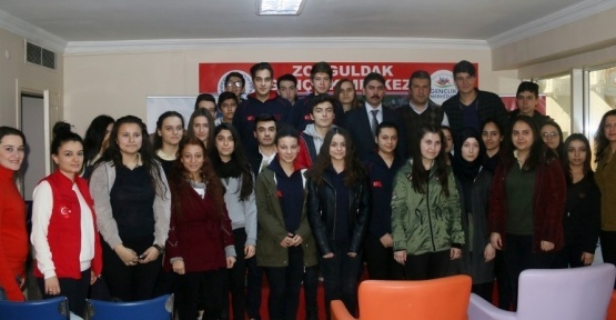 Gençlere hukuk eğitimi semineri verildi