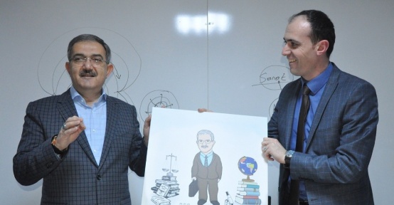 Rektör Şahin, üniversite ve sanatı anlattı