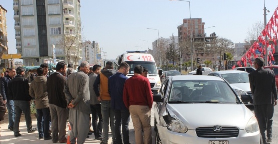 Seyyar satıcıya otomobil çarptı: 1 yaralı