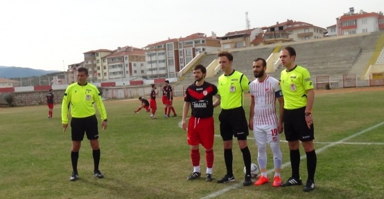 Bilecik’te yardımcı hakemin manidar davranışı