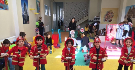 Minikler meslekleri uygulamalı öğrendi