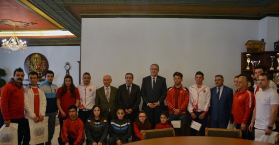 Başarılar sporcular Ünver’i ziyaret etti