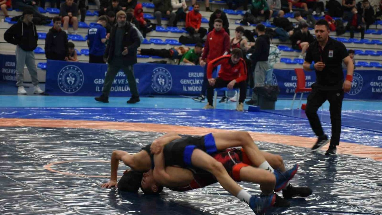 Erzurum’da U17 Yaş Türkiye Güreş Şampiyonası