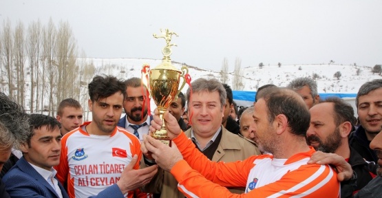 Talas’ta mahalleler arası futbol turnuvası düzenlendi