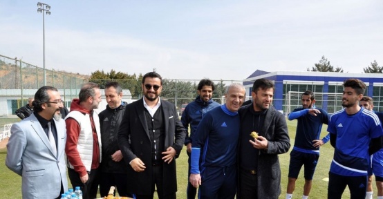 Bülent Uygun’dan eski takım arkadaşı Oğuz Çetin’e ziyaret