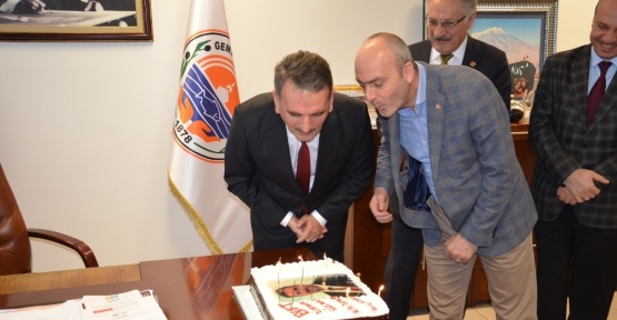 Yılmaz’a sürpriz doğum günü kutlaması