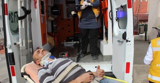 Engelli asansöründeki topu almak isterken bir metreden aşağıya düştü