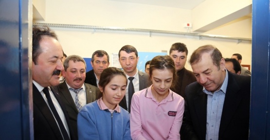 Fahir İlkel Ortaokulu’nda bilişim sınıfı açıldı