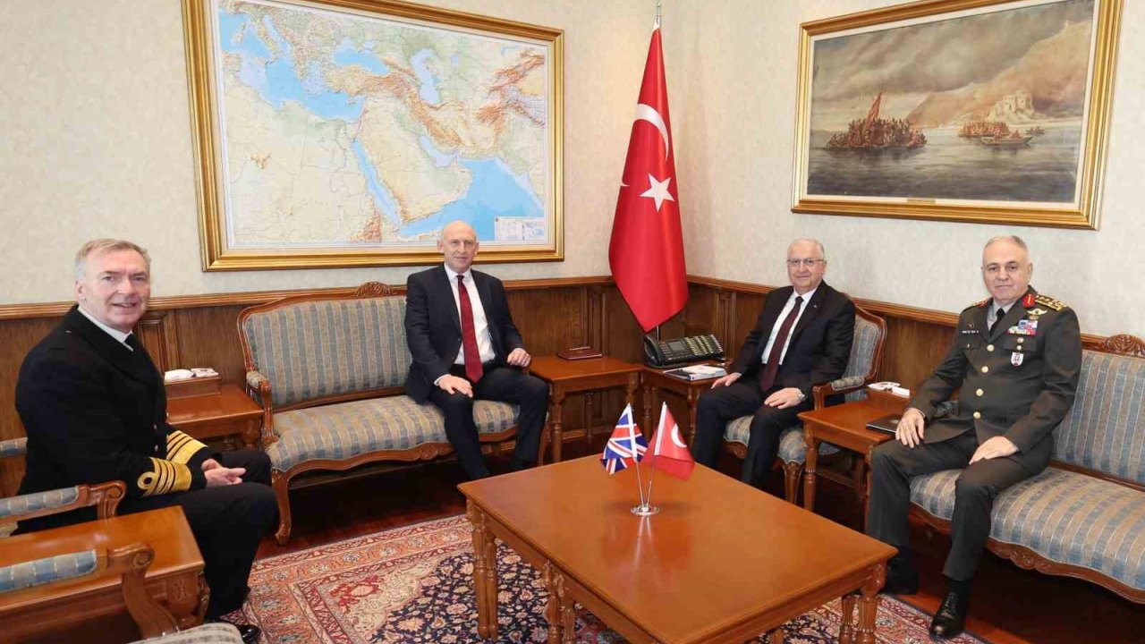 Milli Savunma Bakanı Güler, İngiltere Savunma Bakanı Healey İle Bir Araya Geldi