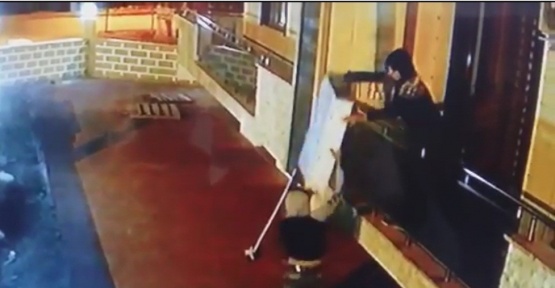 Pişkin hırsızların rahat tavırları kameraya yansıdı