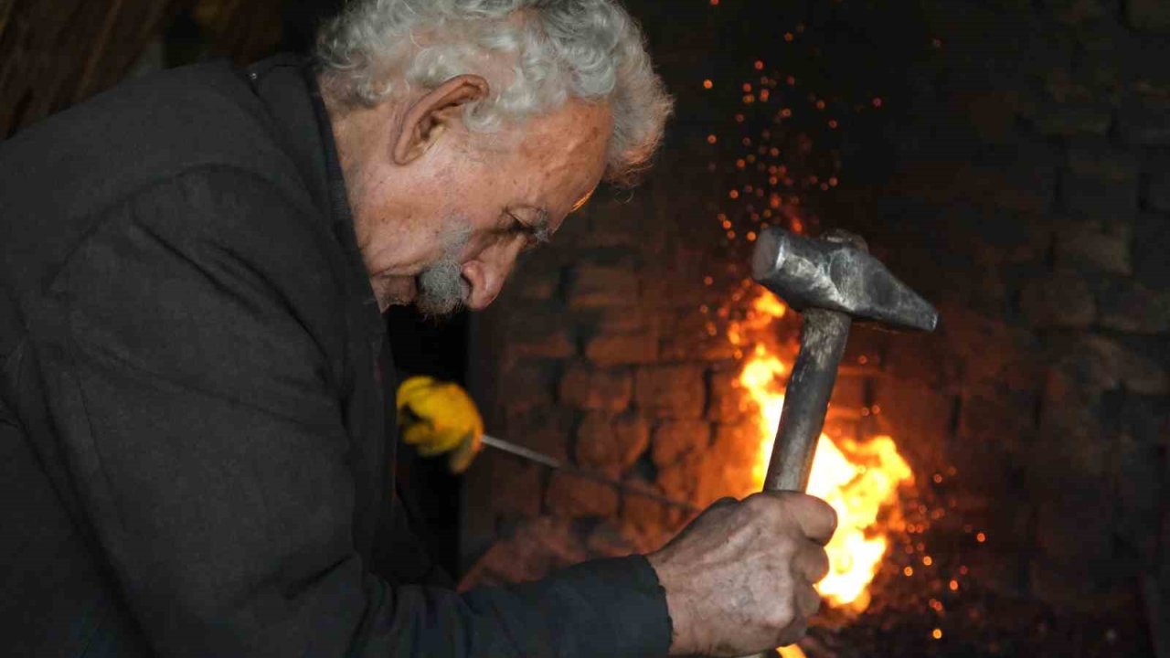 Erzincan’ın Asırlık Demirci Ustası Vefat Etti