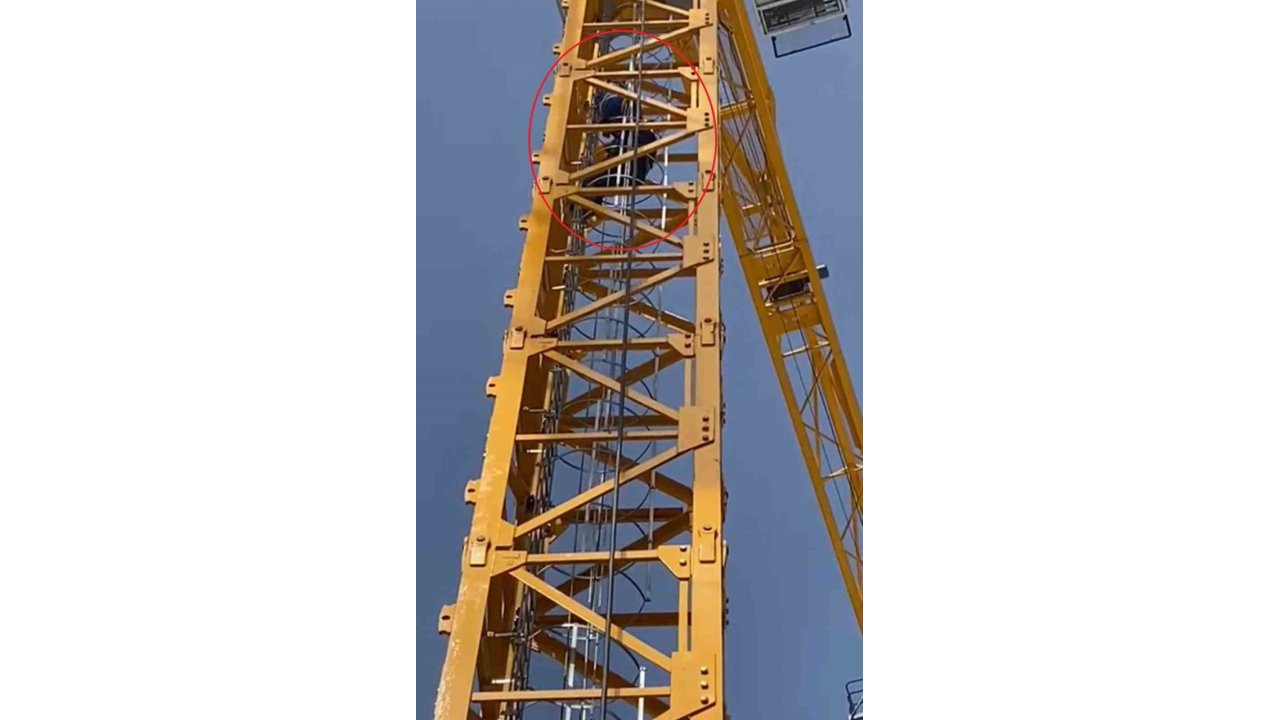 50 Metrelik Kule Vinçte Hayat Kurtaran Operasyon Kamerada