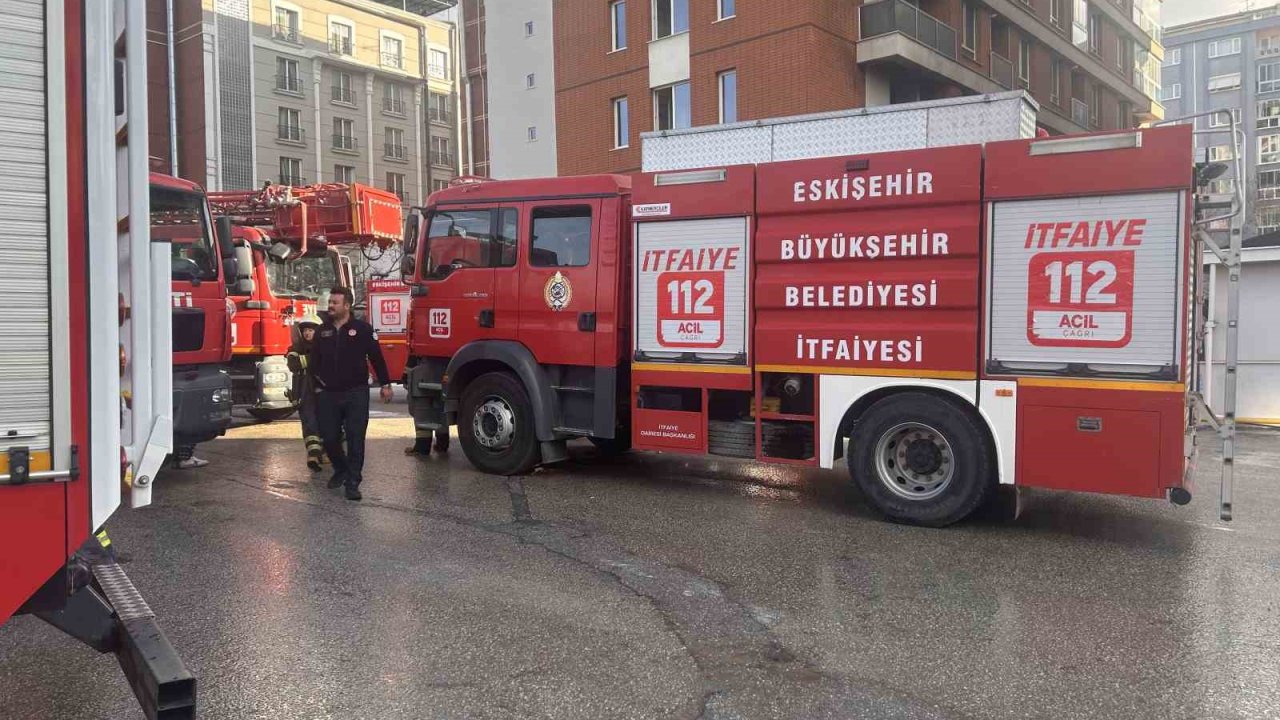 Eskişehir'de Otelin Kafeteryasında Çıkan Yangın Paniğe Neden Oldu