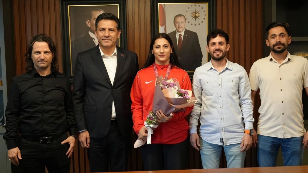 Avrupa Üçüncüsü Hatice Nur Sarı, Davul Zurna Eşliğinde Karşılandı