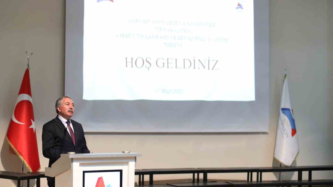 Aiçü Tıp Fakültesi Öğrencileri Beyaz Önlük Giydi