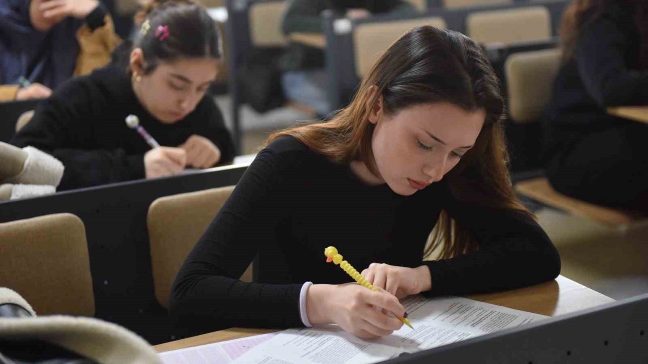 Üniversite Adaylarına Sınav Provası
