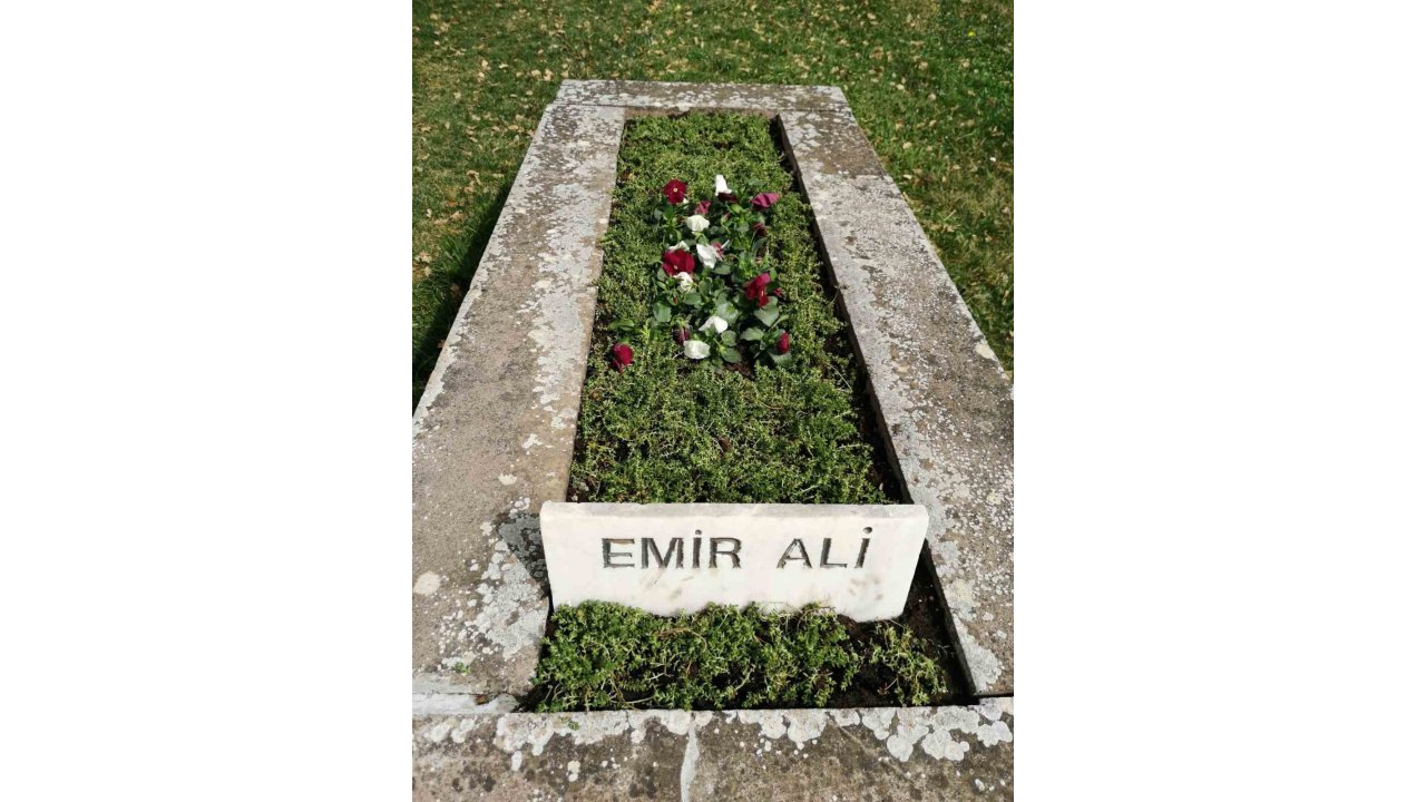 Eskişehir'de Yaşayan Bilecikliler'den Söğüt Ertuğrulgazi Türbesi'nde Bayram Temizliği