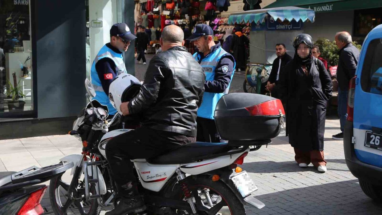 Büyükşehir Zabıtadan Yaya Yollarında Sıkı Denetim