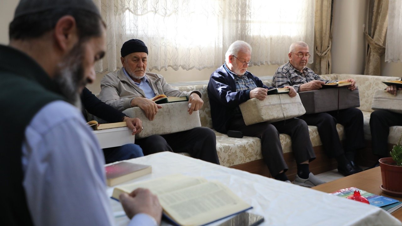 Karatay Emekli Konaklarında Ramazan'a Özel Kur'an-ı Kerim Dersi