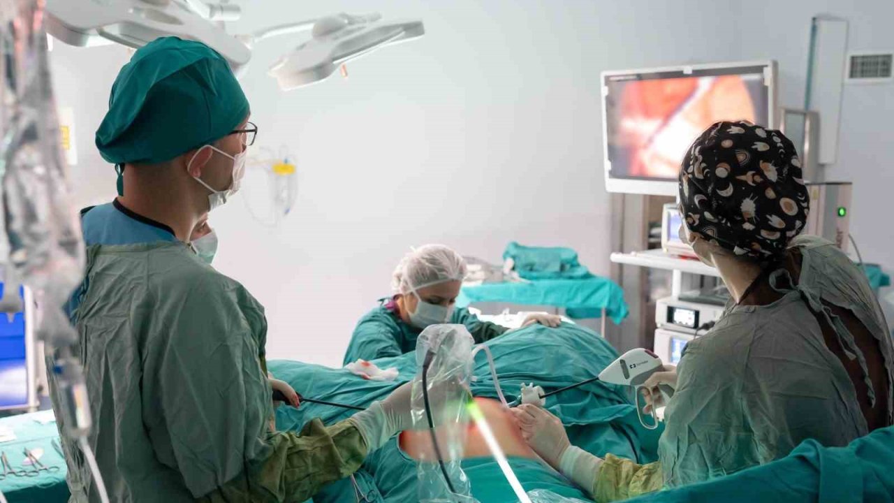 Karın Ağrısıyla Gitti, Rahminden 7 Kiloluk Tümör Çıktı