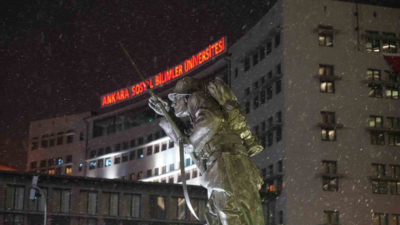 Başkentliler Sahura Karla Uyandı