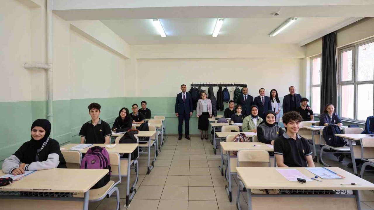 Gaziantep Büyükşehir, Öğrencileri Geleceğe Hazırlıyor