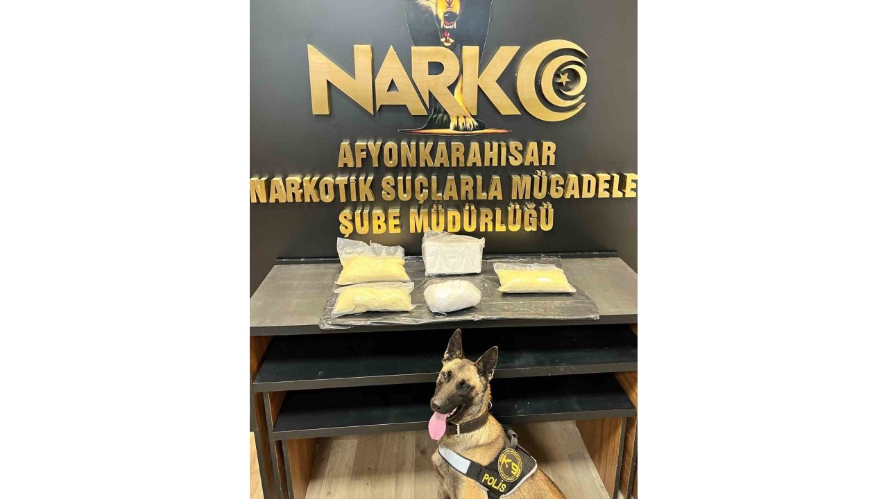 Polisin Durdurduğu Otomobilde 4 Kilo 542 Gram Uyuşturucu Ele Geçirildi