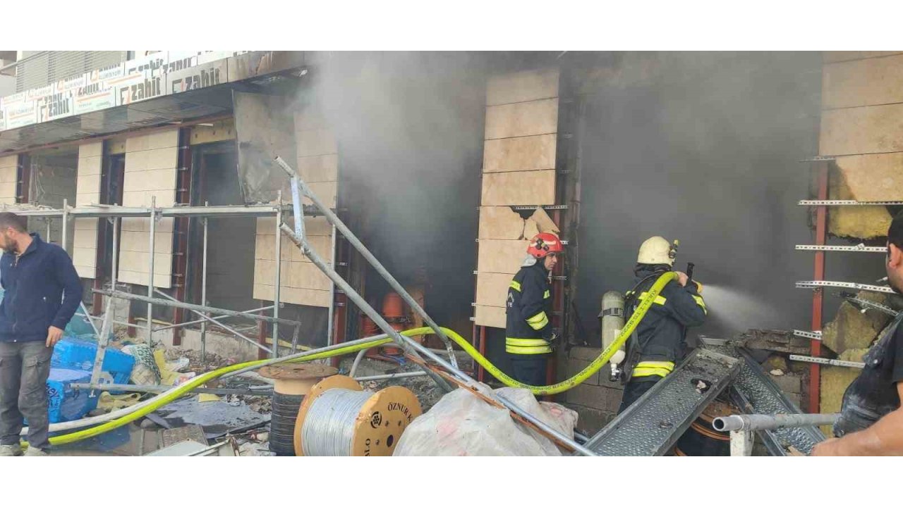 Kahramanmaraş’ta 2 Depo Yandı