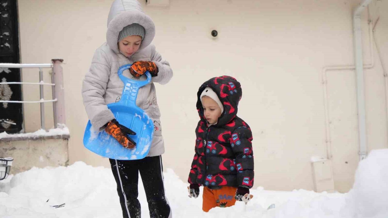 Kar Yağışı Nedeniyle Bayburt’ta Tüm Okullar Tedbir Amaçlı Tatil Edildi