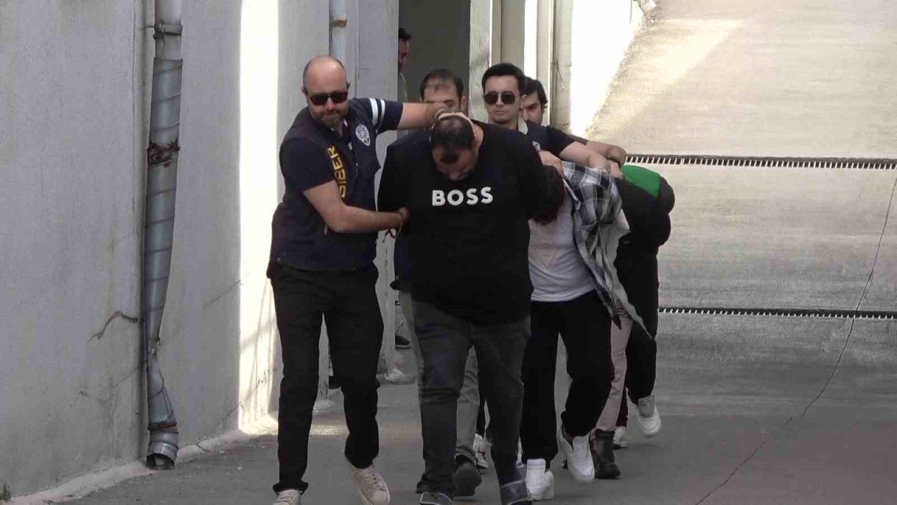 Engelli Karısına ’akülü Araç’ Almak İsterken Dolandırıldı, Polis Şebekeyi Çökertti