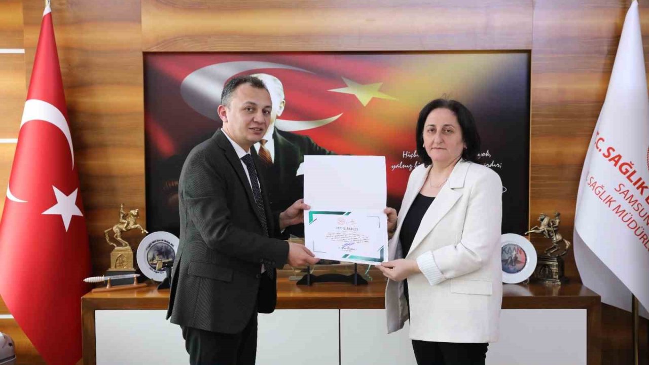 Binlerce Bebeğin Doğumunda Yardımcı Olan Ebeye Sağlık Bakanlığı’ndan Teşekkür Belgesi