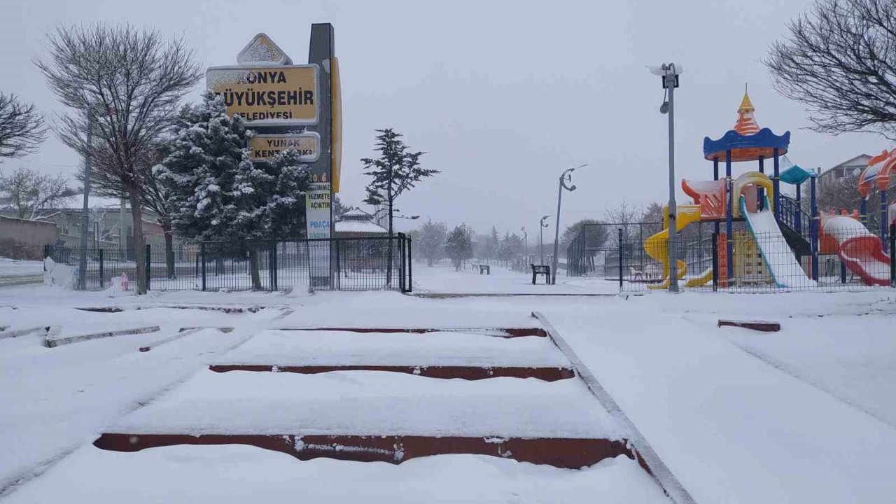 Yunak’ta Kar Yağışı Etkili Oldu
