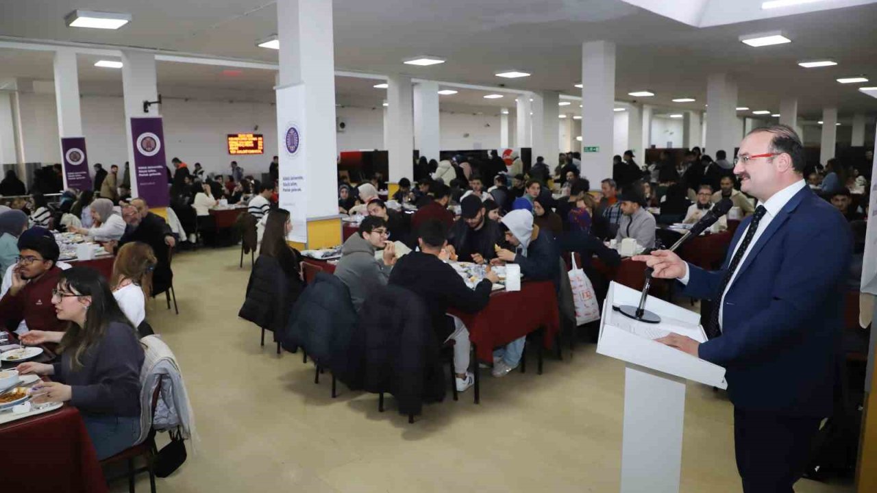 Rektör Hacımüftüoğlu, Ramazan Coşkusunu Öğrencilerle Birlikte Yaşadı