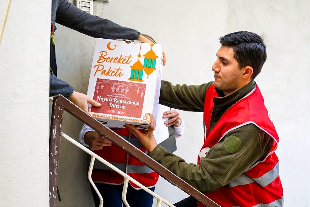 Efeler Kardeş Eli Projesi İle 5 Bin Aileye Ulaşıldı