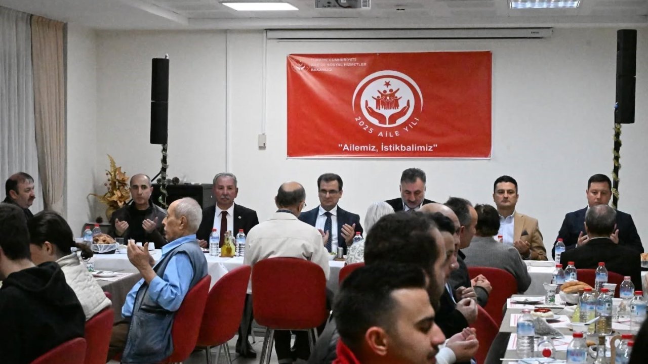 Salihli Protokolü, Huzurevi Sakinleriyle İftar Yaptı