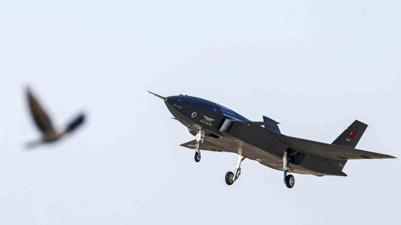 Bayraktar Kızılelma Manevra Testini Başarıyla Geçti