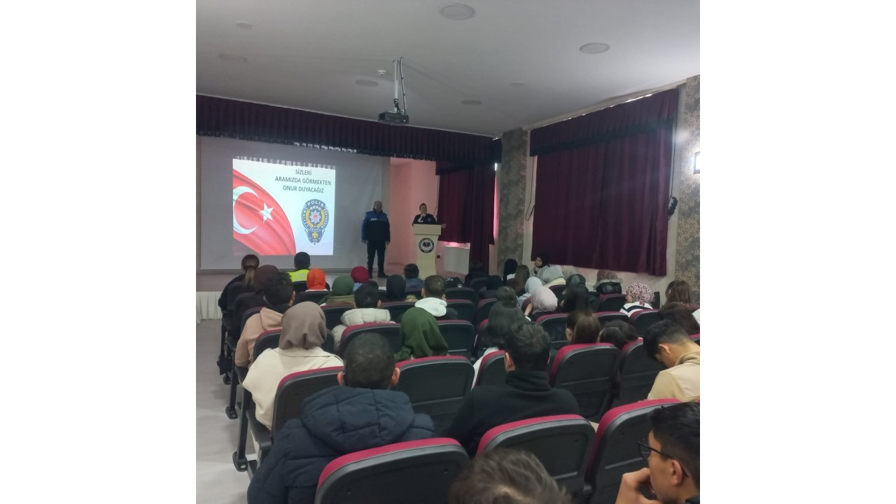 Emniyet Ekipleri Öğrencileri Bilgilendirdi