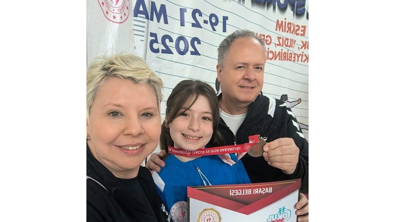 Öykü Gencer Flöre Branşında Türkiye Üçüncüsü Oldu