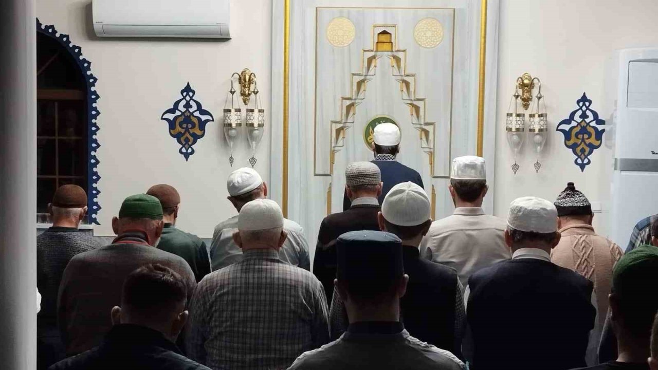 Çocuk Doktorundan Hatimle Namaz