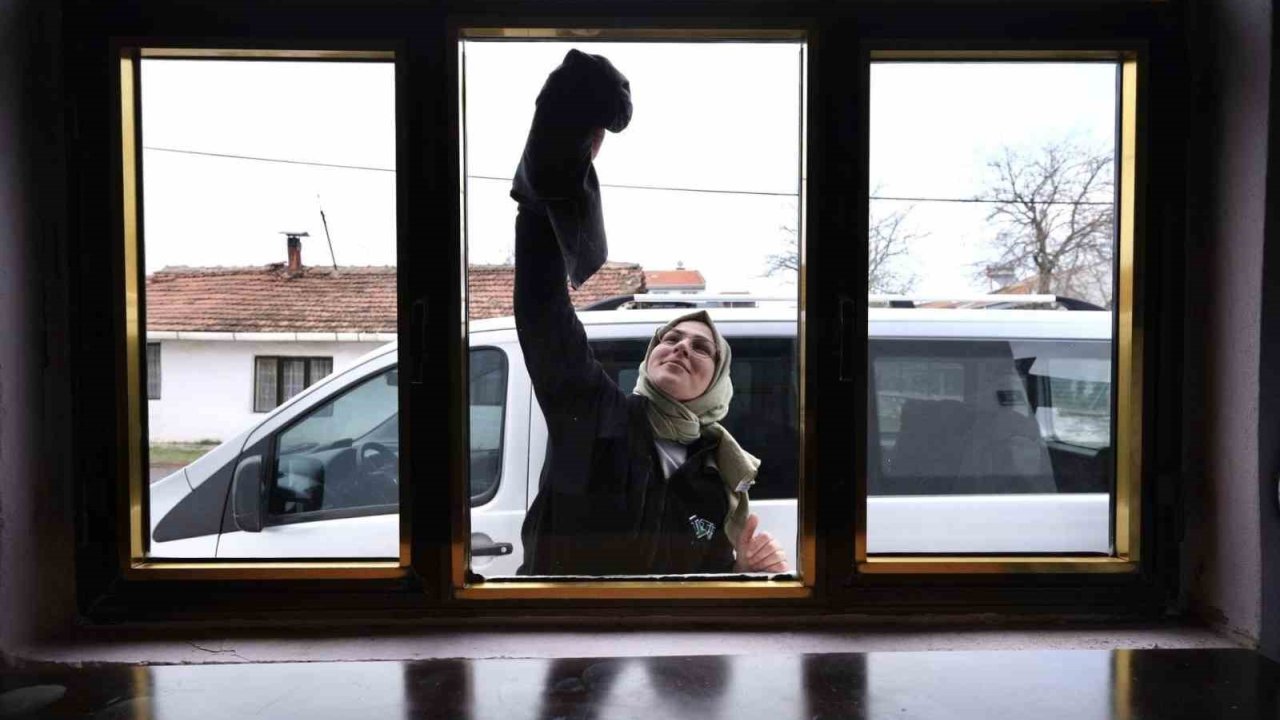 Yaşlıların Evleri Tertemiz Oluyor